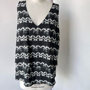 Like New Block print dye type fabric tiered swing top